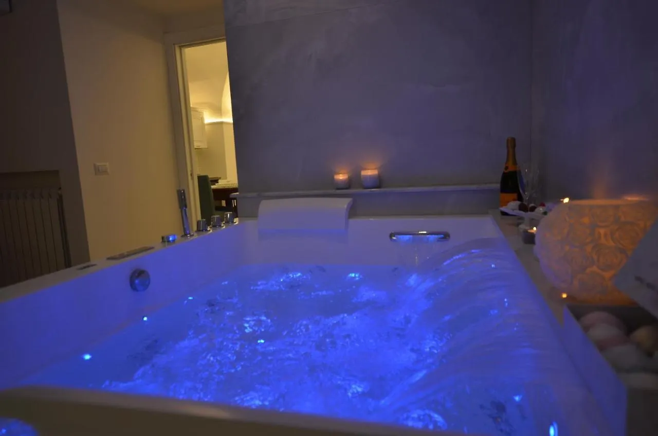7 Blu Casa Vacanze Con Idromassaggio Catania 0*,  Italy